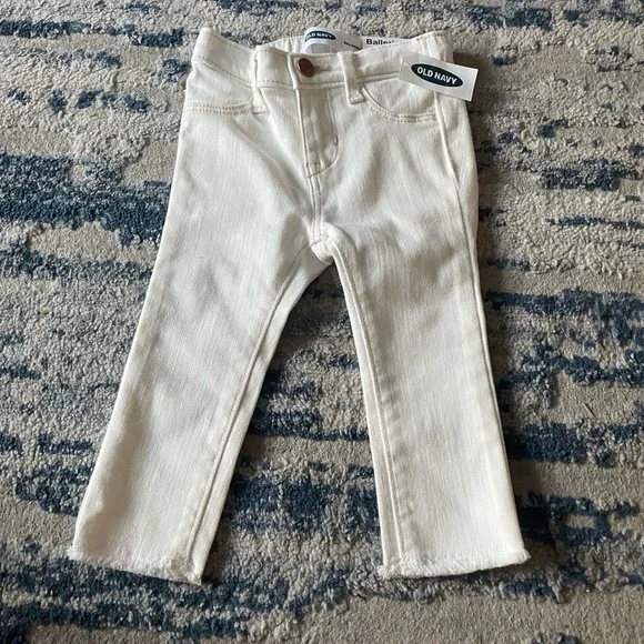 NWT Old Navy toddler Off-White Jeans | 18m-24m - Picture 1 of 5